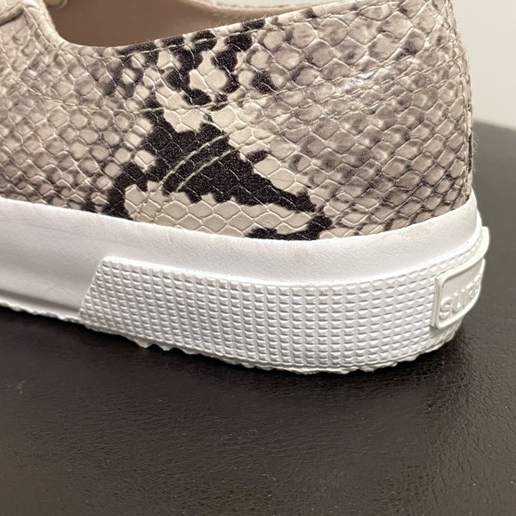 Superga Ivory Taupe Gray White Snakeskin Print Lace Up Sneakers 6 Faux Leather - Picture 12 of 12
